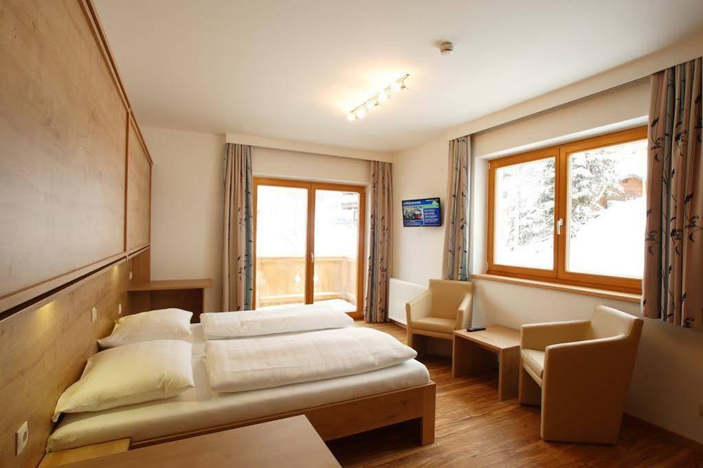 Familien & Wohlfuhlhotel Johanneshof Заалбах-Хинтерглем Екстериор снимка